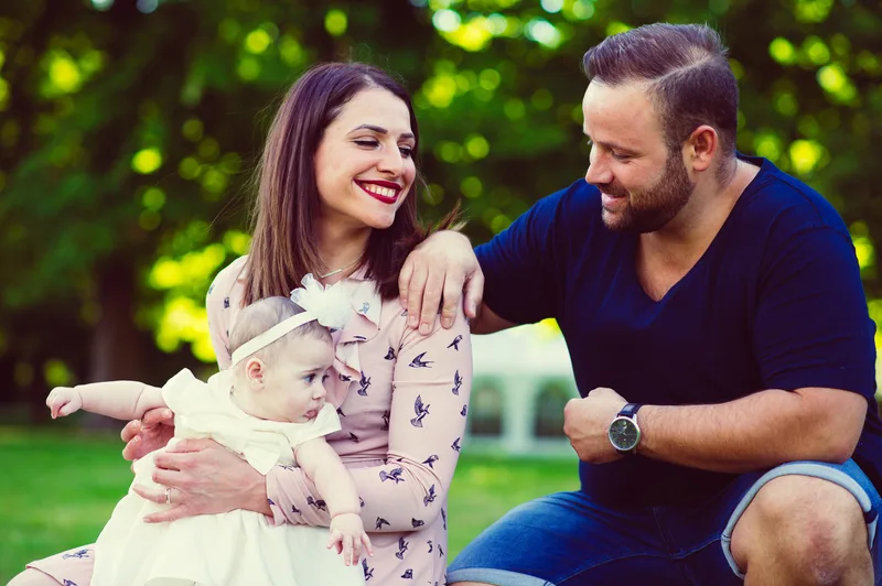 Glückliche Familie outdoor, Familienfotoshooting – Euripidis Photography Ludwigsburg