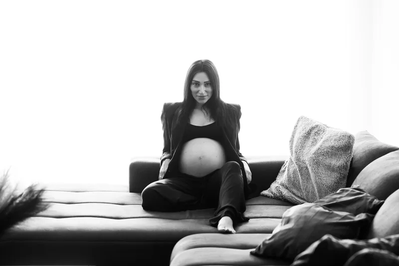 Schwangerschaftsfotos natürliches Licht, Babybauch – Euripidis Photography Böblingen